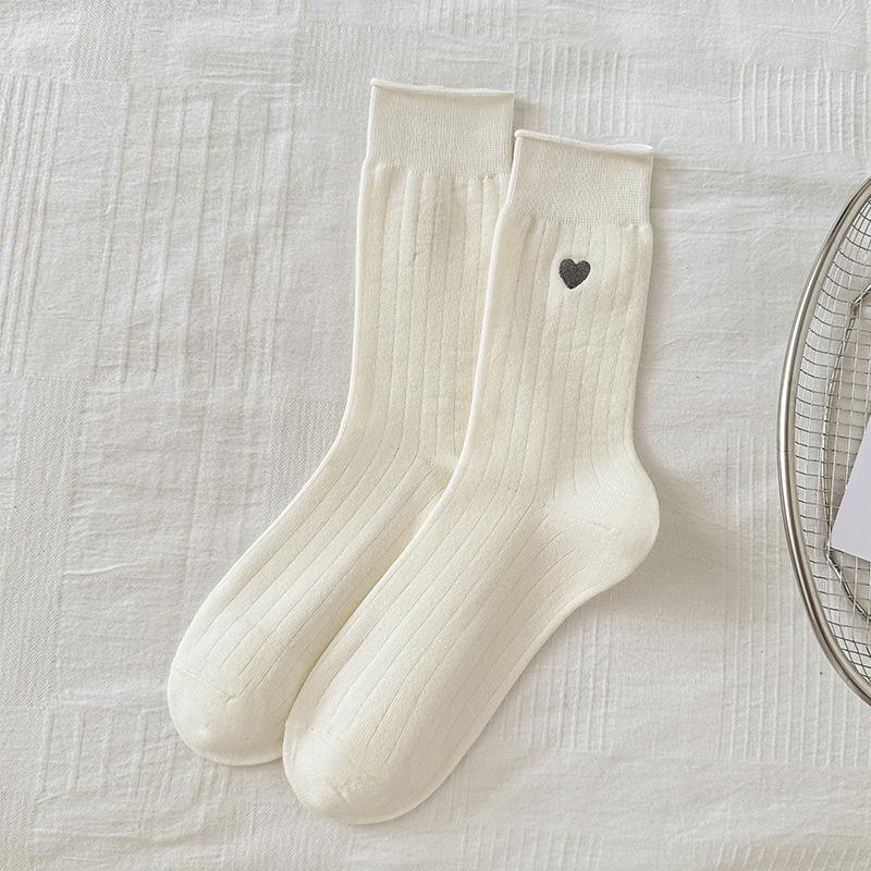

Белые носки, однотонные хлопковые носки для женщин, носки до середины икры для женщин на осень и зиму, вышитые носки с отворотом в форме сердечка 1 pair бежевый