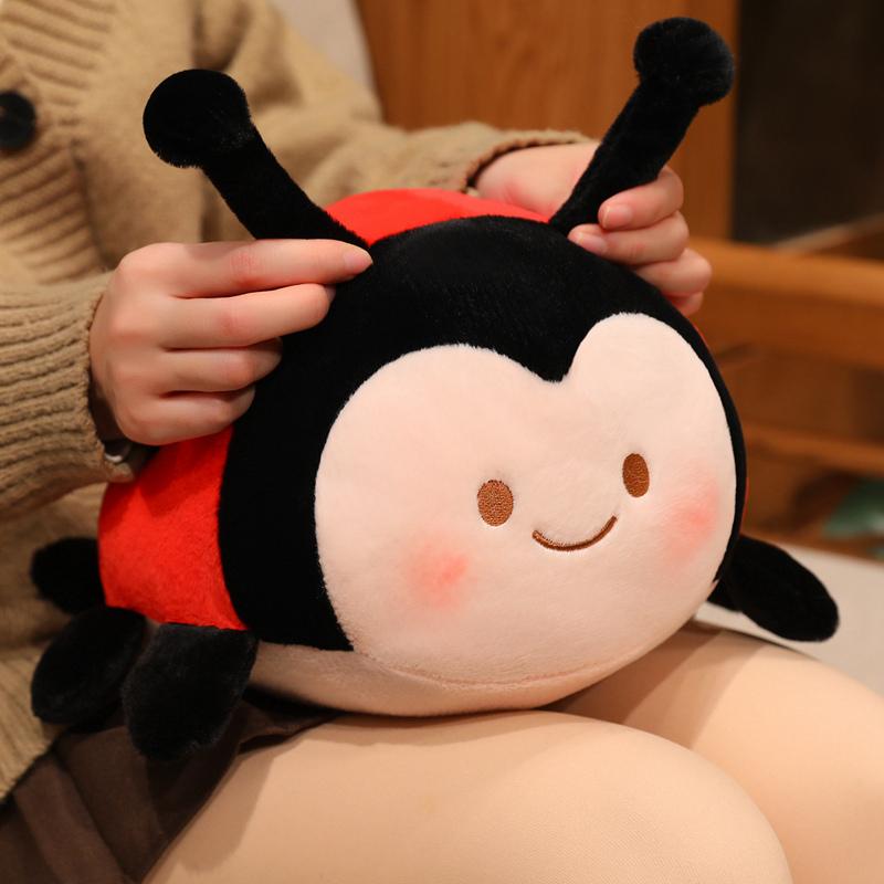 Neues Niedliches Marienkäfer Plüschtier Cartoon Siebenpunkt-Marienkäfer Puppe Kawaii Insekt Rucksackanhänger Weiches Tier Kuschelkissen