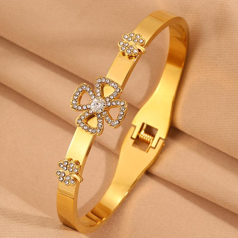 European and American High-end Four-leaf Clover Women's Light Luxury Versatile Bracelet