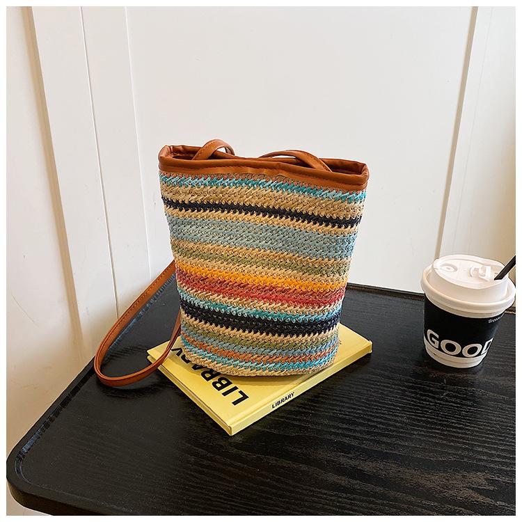 

Mobile phone bag women s 2025 new fashion versatile color woven bucket bag seaside vacation straw shoulder messenger bag разноцветный