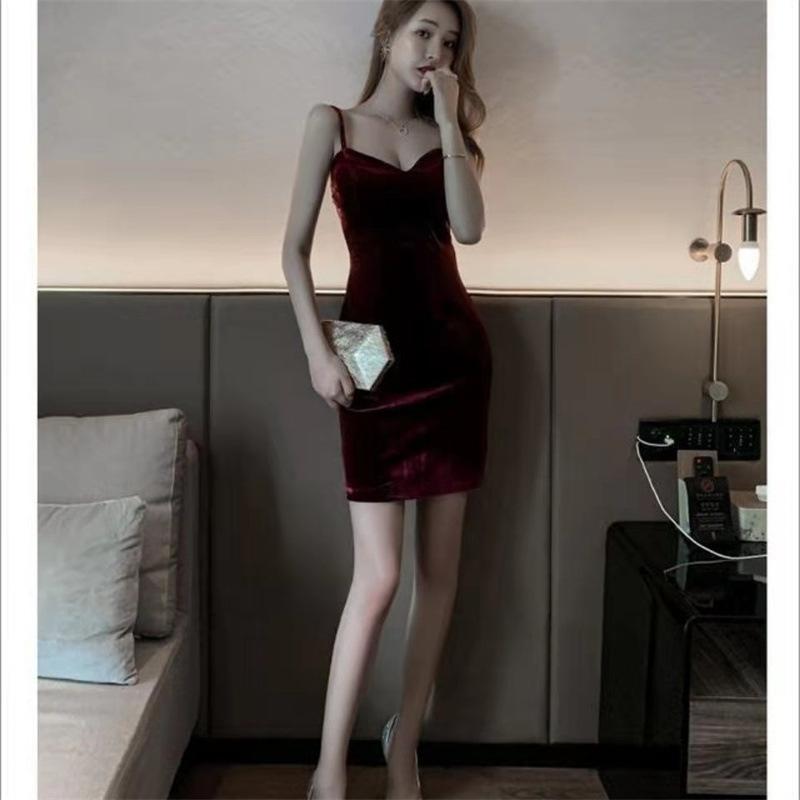 French retro sexy low-cut suspender dress for women's autumn and winter new slim-fitting and thin inner base hip-wrapped skirt