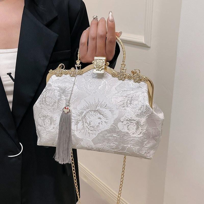 Stylish New Asian Shell Bag For Women 2024 Summer Trendy Embroidered Crossbody Bag In Silver Red Blue And Khaki Gold Colors