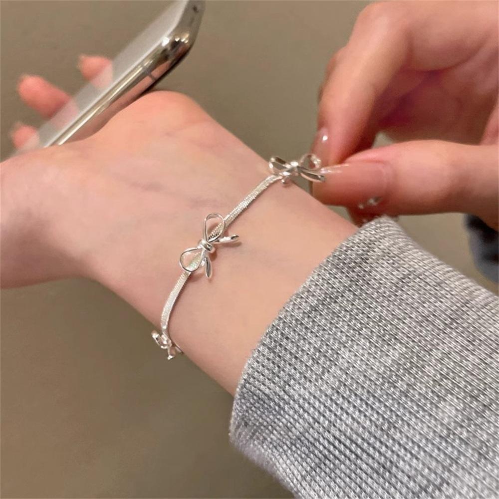 Korean minimalist bow snake bone chain bracelet light luxury niche exquisite high-end cold style jewelry new tide