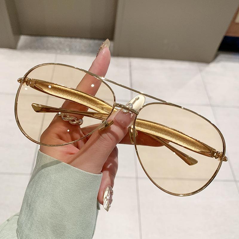 Vintage Big Metal Frame Gradient Sunglasses Driving Classic Traveling Shades Eyewear  UV400 Protection Glasses for Women Men