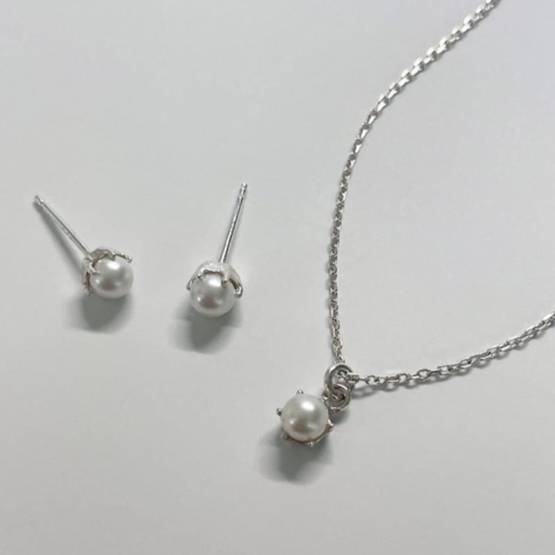 Melliv Silver 6-Prong 4mm Mini Pearl Necklace _mvn24