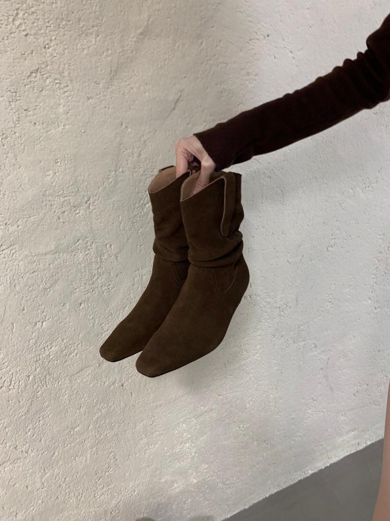 Cowhide version Korean version low-heeled pointed pleated stacking boots 2025 autumn and winter new retro flat-bottomed Martin boots cowboy boots