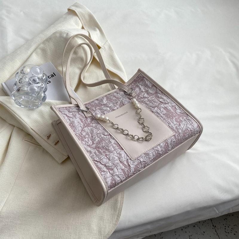 

Популярная модная сумка женская 2024 новая зимняя большая сумка через плечо с жемчужной цепочкой нишевый дизайн сумка подмышкой розовый