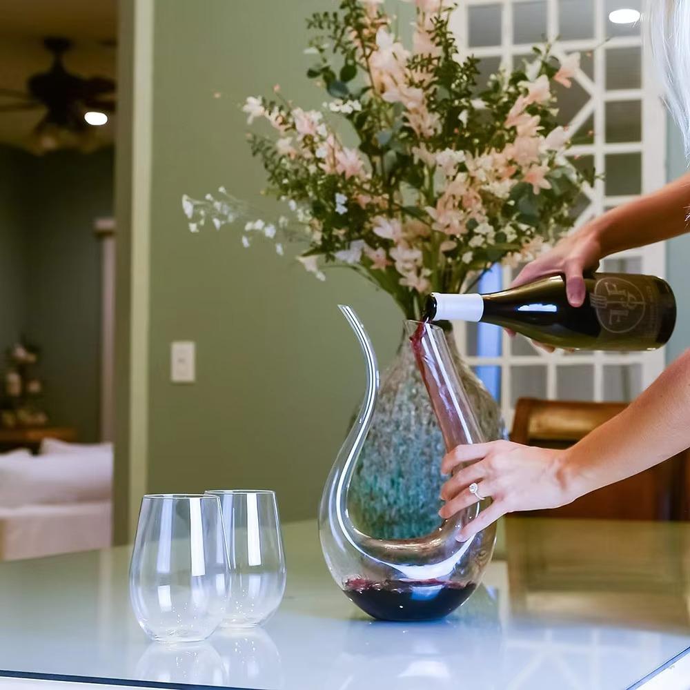 Swan Design U-shaped Wine Decanter 1.2L Wine Dispenser Wine Accessories Carafe Wine Aerator  Party