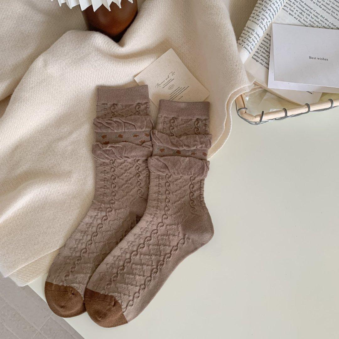 

Japanese Style Embossed Tulip Socks Vintage Floral Mid-Calf Socks for Schoolgirl Soft Botanical Slouch Socks Autumn Winter One Size