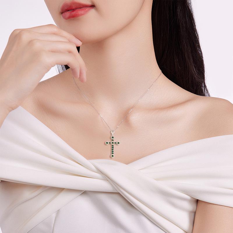 S925 Silber Inlay Natürliches Helles Grünes Jade Kreuz Anhänger für Männer und Frauen
