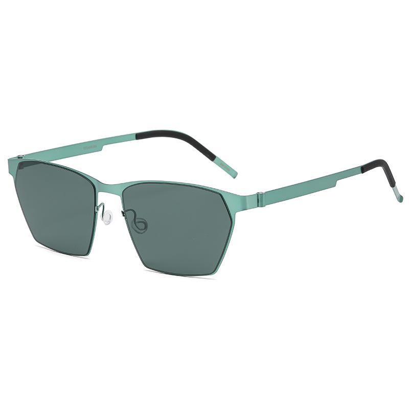 Polarized Trendy Sunglasses for Men & Women with UV Protection - Model 8906