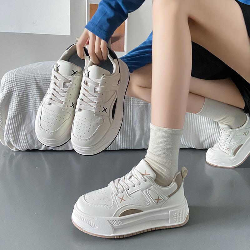 Printemps nouvelles petites chaussures blanches femme ins étudiante sport et loisirs chaussures de skate chaussures de rue semelle épaisse rehausse C