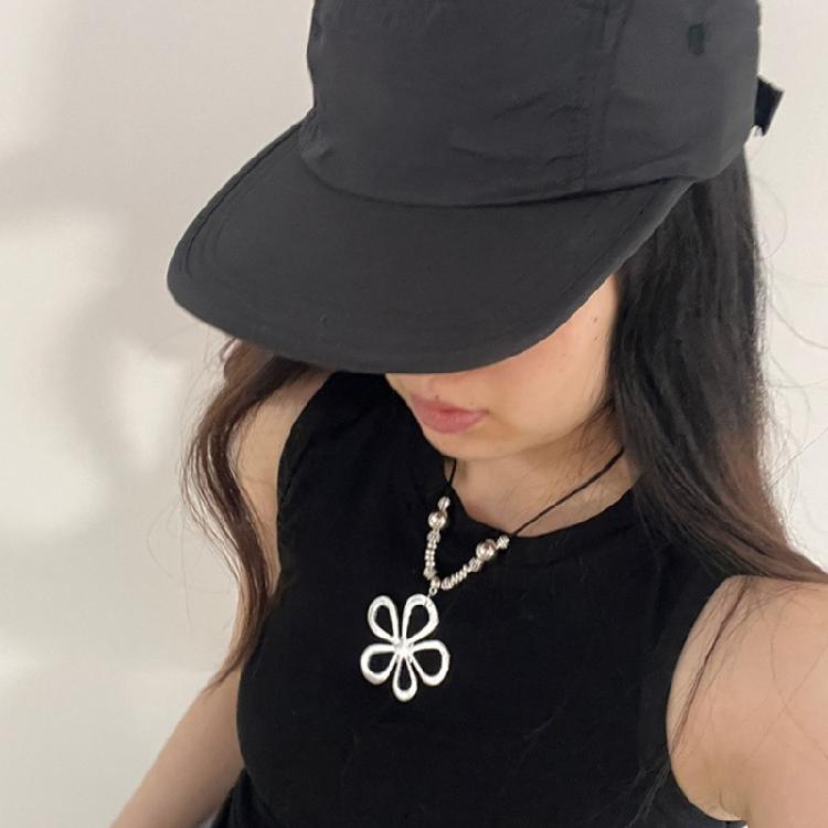 Retro Geometric Flower Necklace with Rope Women Fashion Necklace Suitable for Parties and Work Varioous Occasion Wear