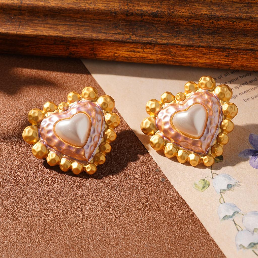 Vintage Flower Pearl Stud Earrings High-end Painted Love Fashion Niche Design Silver Needle Court Earrings