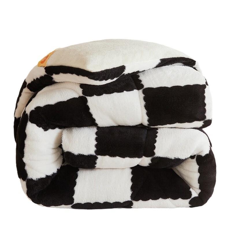 OEING Milk Velvet All-Season Warm Quilt