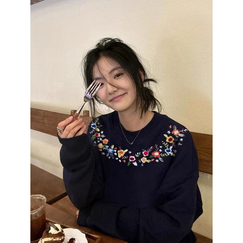 

Korean version of high street velvet thickened women s fashion design crew neck sweater autumn and winter 2025 new couple long-sleeved T-shirt men XXXXL