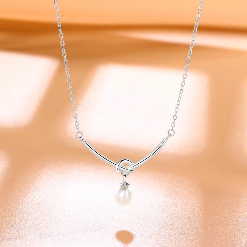 Pearl Knot Necklace Women's Fashion Retro French Light Luxury Temperament High-grade Pearl Jewelry