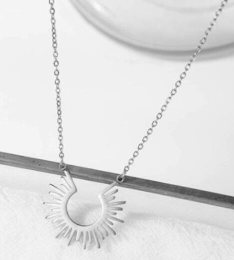 Heta Produkter Solhalsband Dam Hänge Rostfritt Stål Smycken 18K Guldpläterad Blomma Chokerhalsband