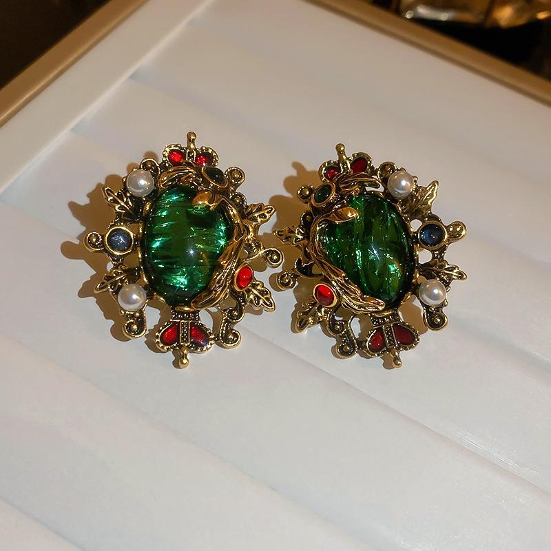 Retro Court Style Earrings Niche Light Luxury High-end Stud Earrings Versatile Earrings