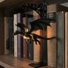 Fantasy-Thema Geschenk Magischer Fliegender Drache Bücherregal Lampe, Warmes Hängendes Nachtlicht, Harzfigur Leseecke Dekor, Einzigartig für Liebhaber Buch