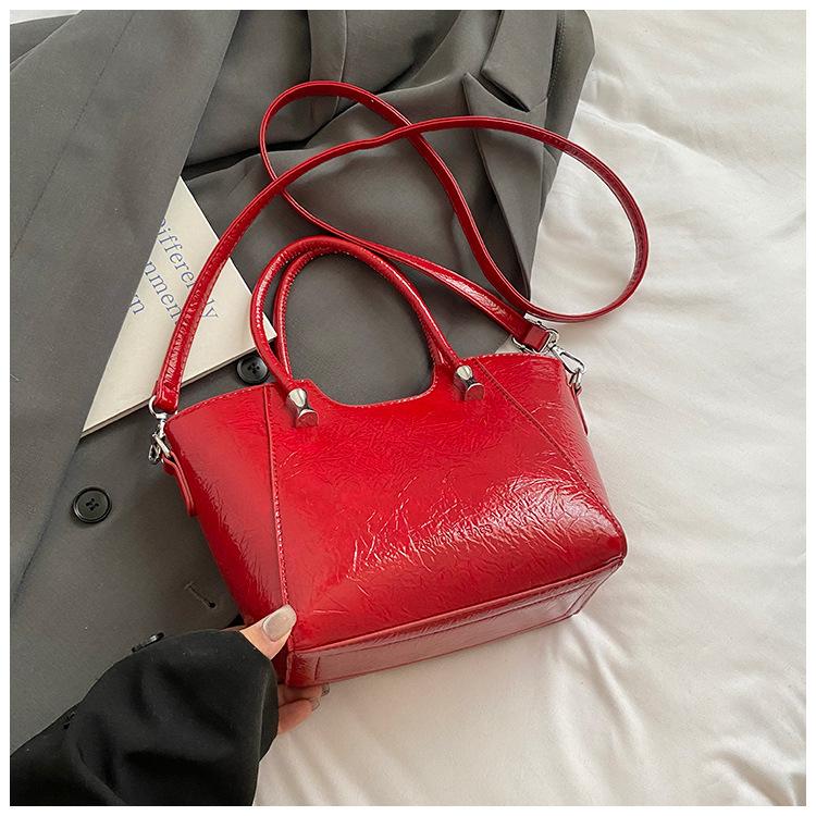 Today's Popular Portable Bucket Bag Women's New Fashion High-end Shoulder Bag Commuter Messenger Bag