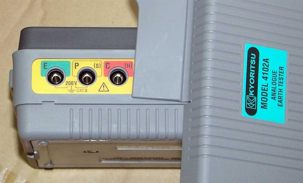 Kyoritsu Electric Meter Analogowy miernik rezystancji uziemienia MODEL 4102A (KYORITSU) (Delikatna sprawa)