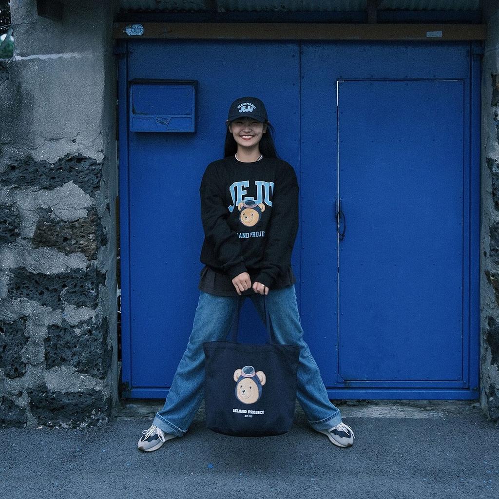 Aillaendeupeulojegteu Diver Bear Jeju Head Sweatshirt - Black