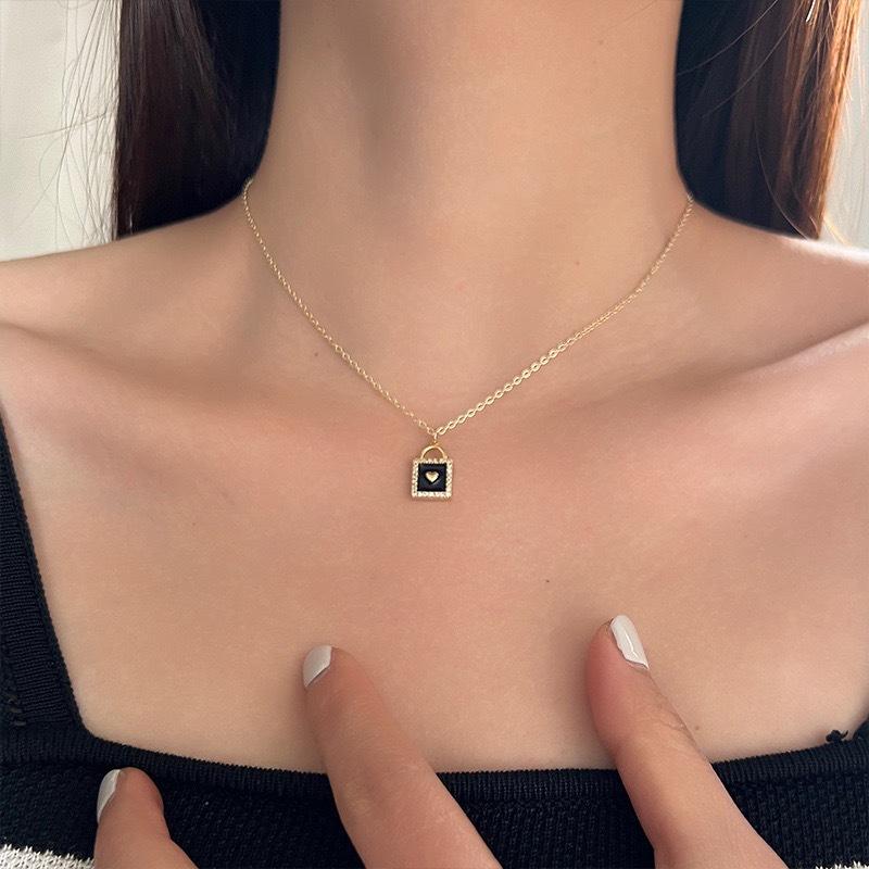 Simple Temperament Golden Beanie Necklace Female