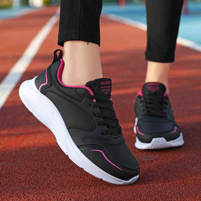 Spring and Autumn new shoes, sports shoes, leather black non-slip waterproof shoes, soft-soled shoes