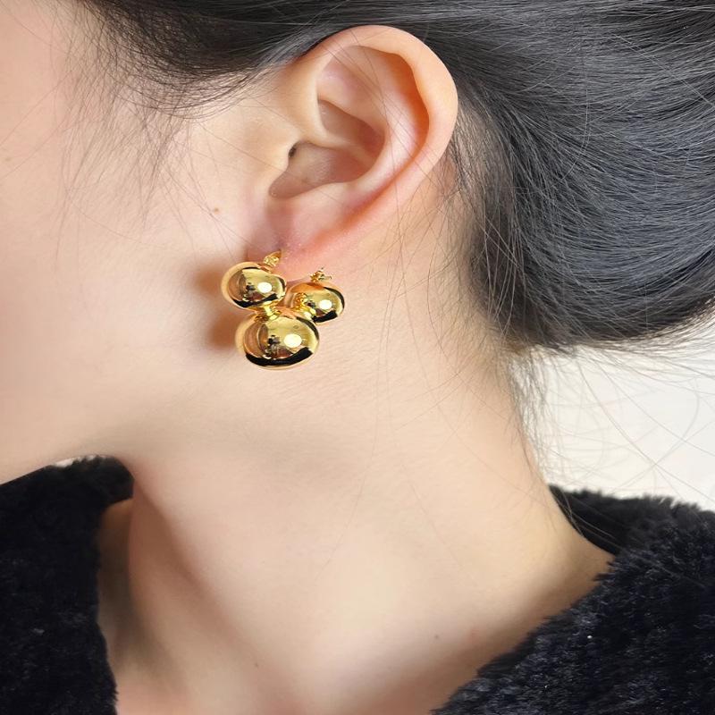 2024 High-End Retro Glossy Round Ear Cuff Earrings for Women - Stylish Niche Design Metal Jewelry