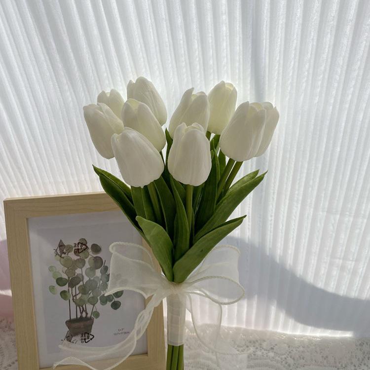 Hochzeitsstrauß im koreanischen Stil: Künstliche Tulpenblumen für die Braut, Ideal für Hochzeitsdekoration & Fotos.