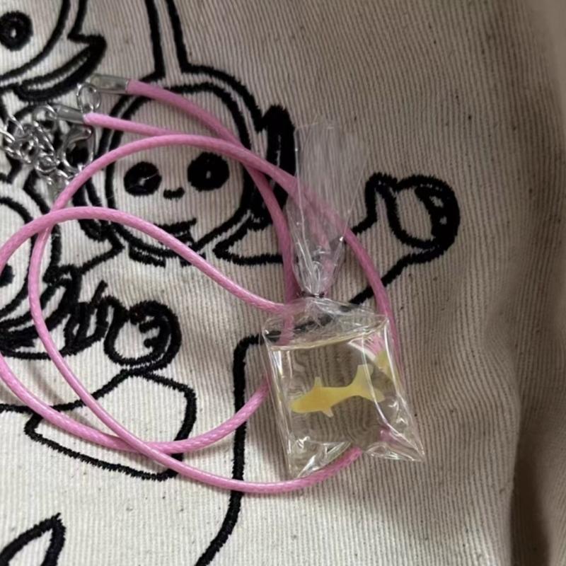 Collier Créatif Poisson Rouge Carpe Poisson Sac d'Eau Transparent Pendentif Poisson Colliers Chaîne de Clavicule Porte-Bonheur Japonais Collier