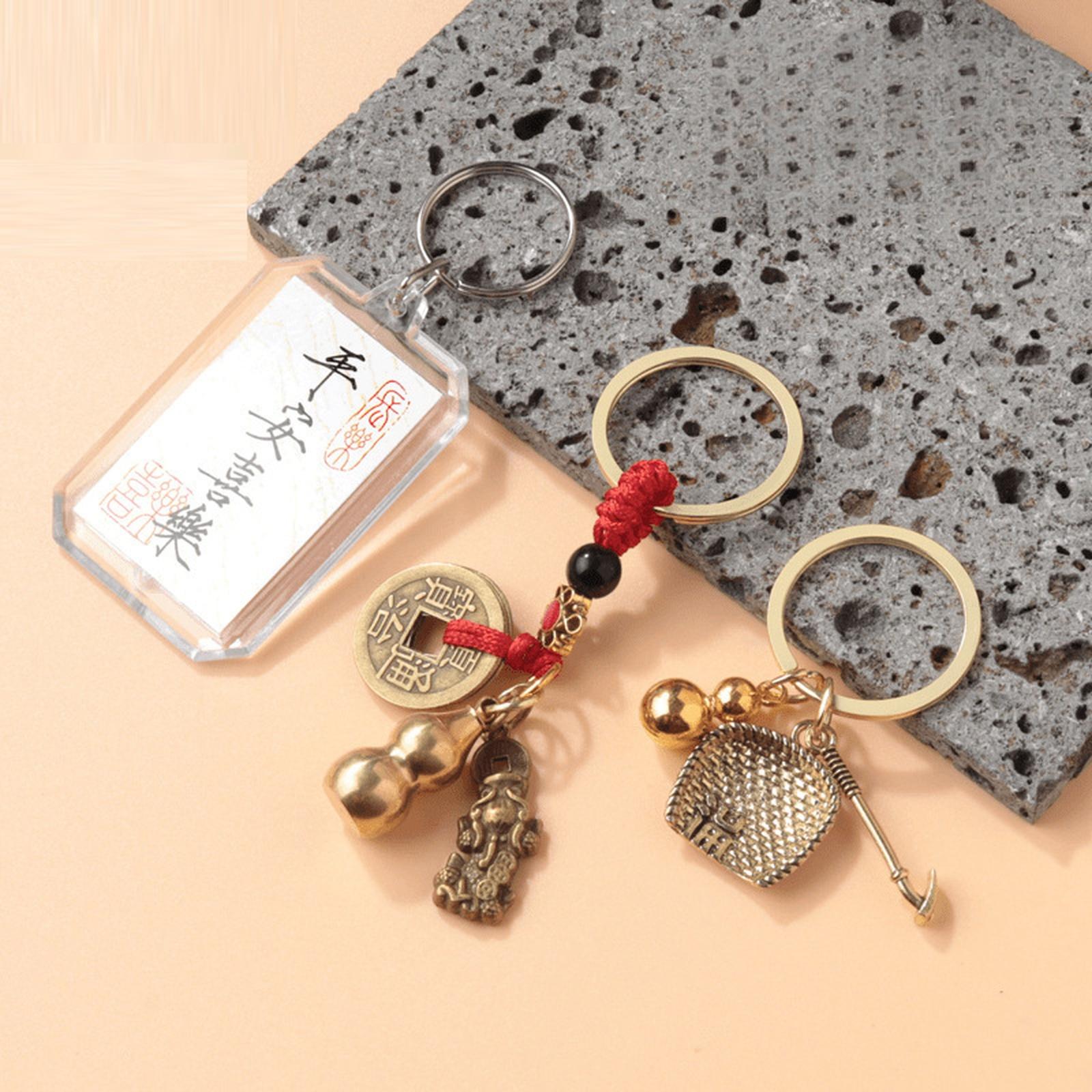 

Calligraphy Round Keychain B1P60 Creative Ring Bag Pendant Ornament one size белый