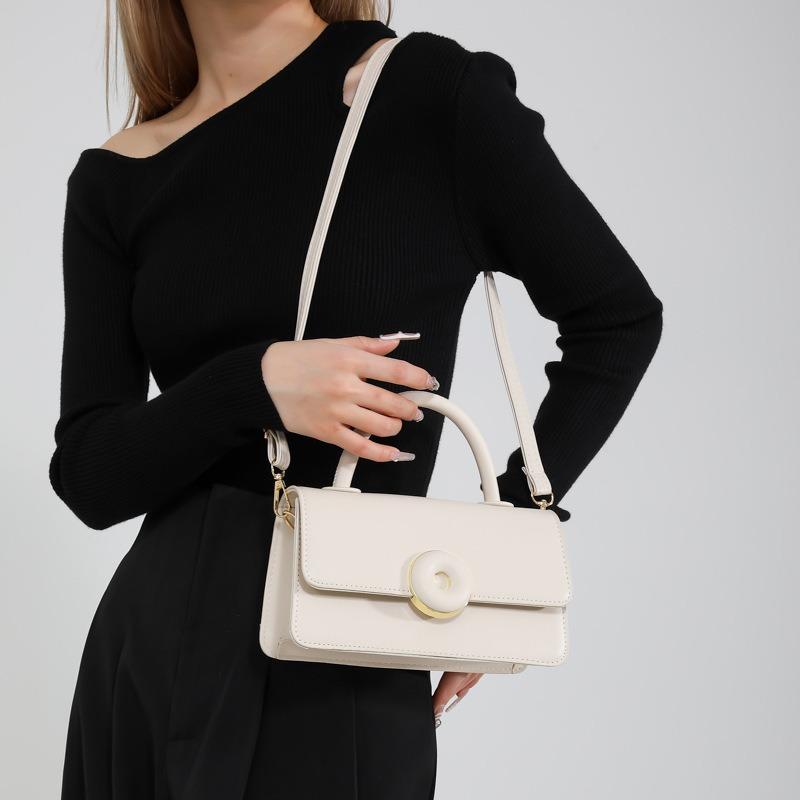 Spring and summer new casual small square bag niche design portable small bag female beautiful commuter shoulder bag