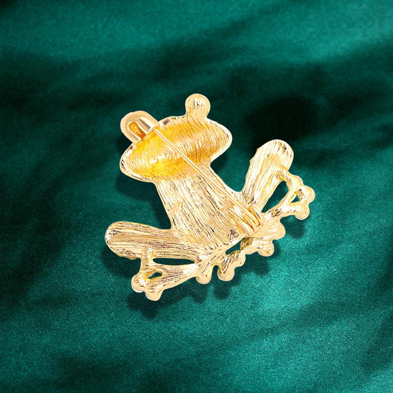 Ctue Rhinestone Frog Brooches for Women Luxury Lovely Vivid Animal Alloy Brooch Pin Trendy Men Suit Coat Gifts