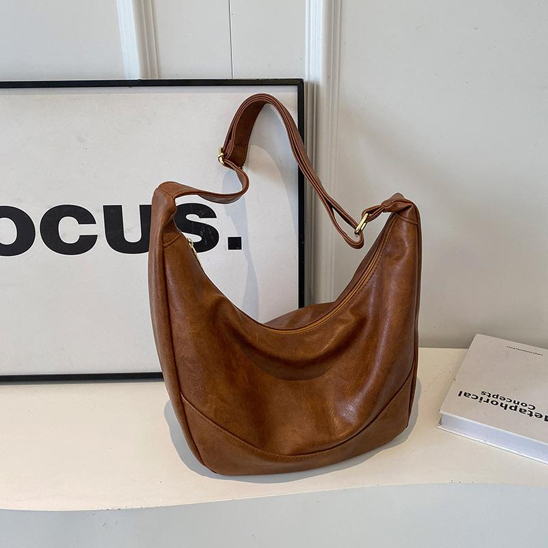 

Bags Women s messenger bags Autumn and winter large-capacity versatile niche high-end retro shoulder dumpling bags