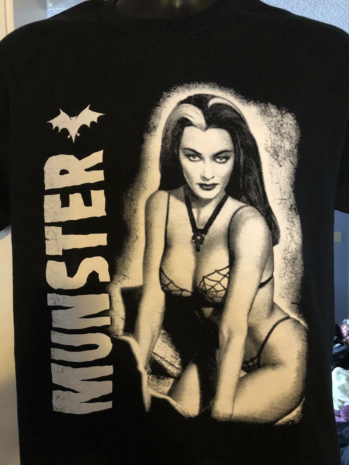 Lily Munster T-shirt S