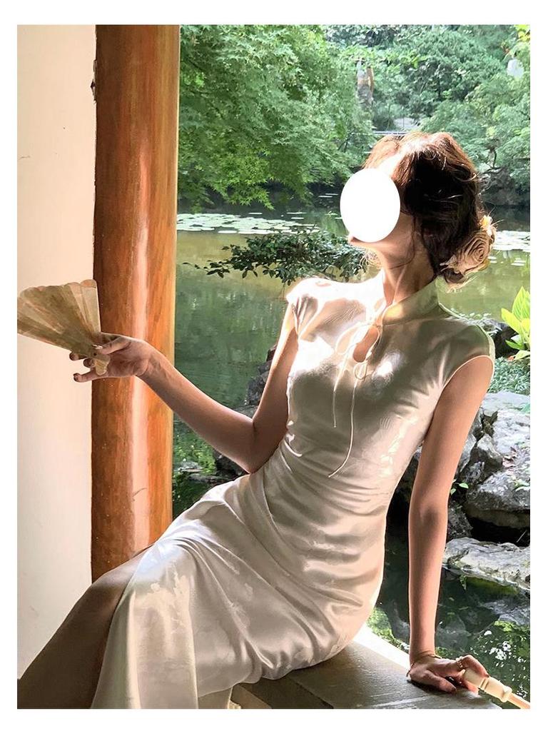 Women's Retro Chinese Style Cheongsam Dress with Stand Collar and Slit - Slimming Evening Long Dress