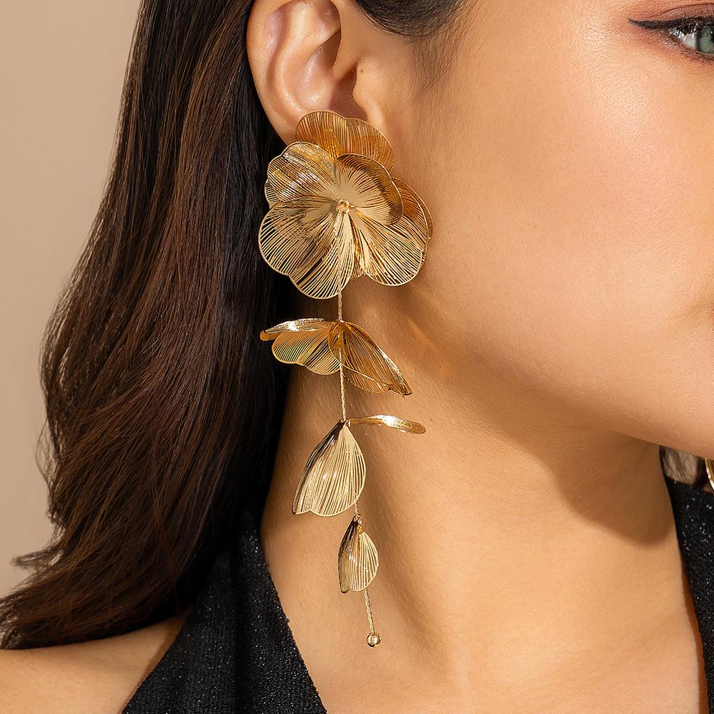 Orecchini Pendenti con Fiori a Petali Grandi Color Oro Esagerato per Donne Classici in Metallo Lunghi Pendenti Piercing Accessori Y2K Nuovo