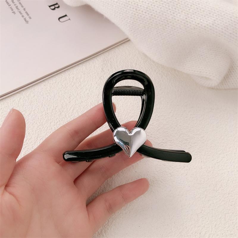 1pc Love black grab clip women's new high-end hair clip, shark clip at the back of the head, medium clip headband