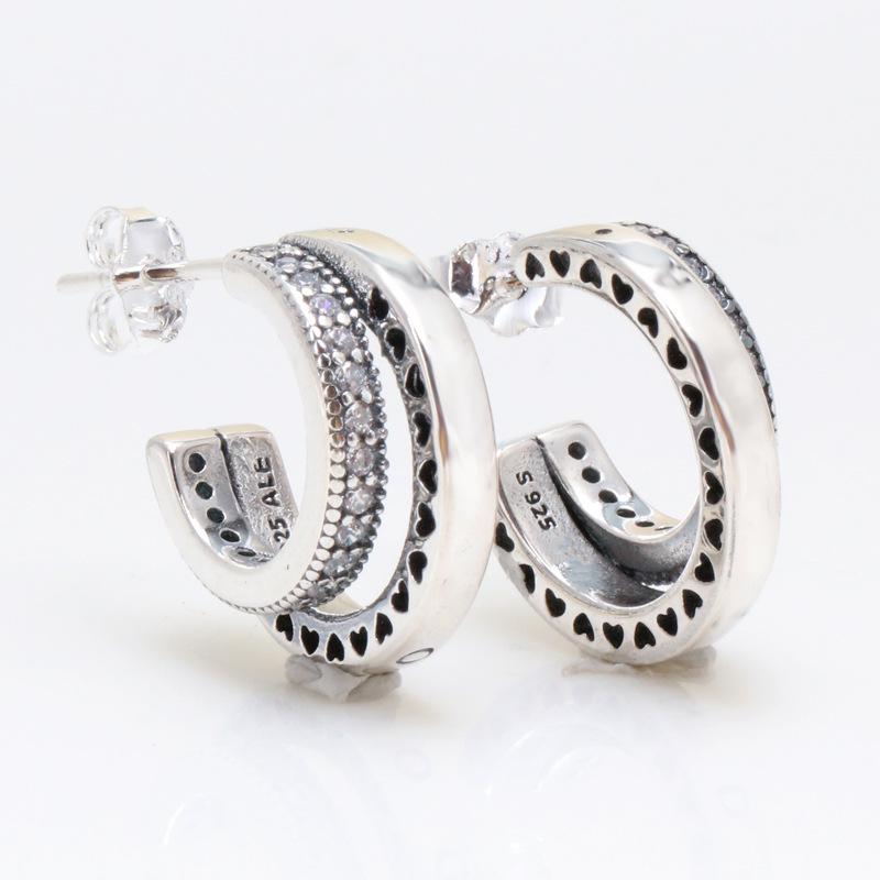 Роскошные и изысканные серьги, модные пусеты с ретро-акцентом. One size серебряный