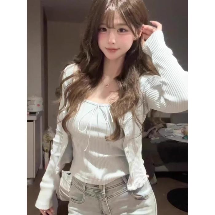 

Женский облегающий трикотажный комплект из двух предметов: майка и кардиган для ранней весны Medium светло-синий