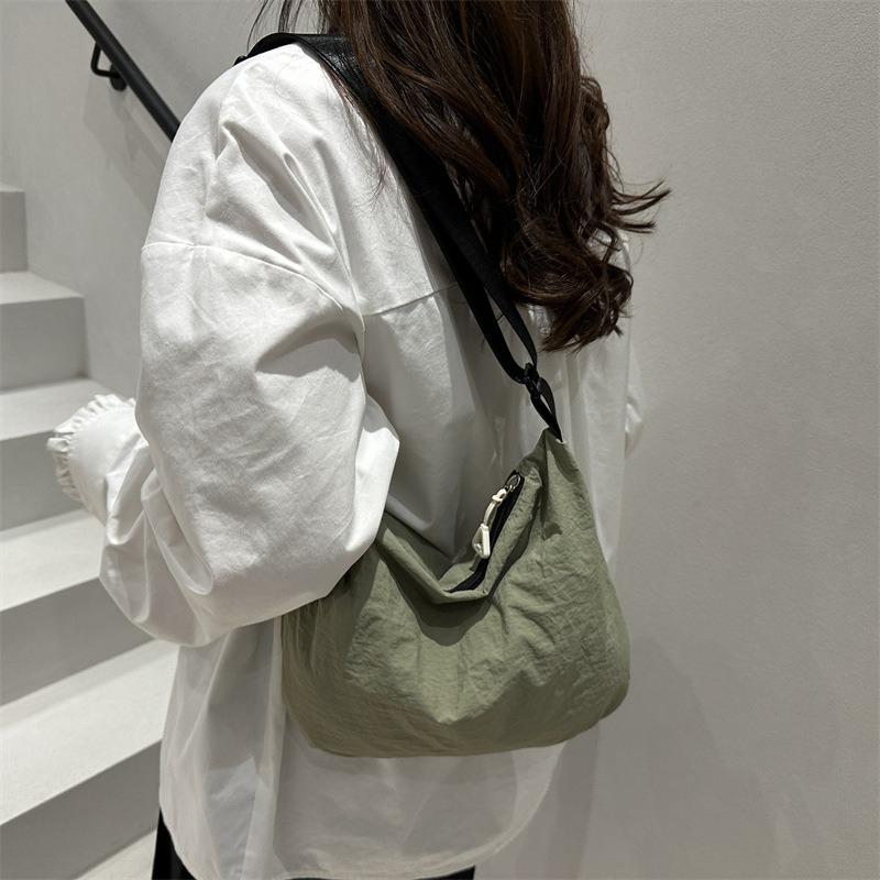 Nylon Dumpling Bag, Men's and Women's Messenger Bag, Simple Sports Style, Large Capacity Casual Shoulder Bag, Light Weight