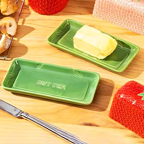 Butter Dish with Lid Strawberry-Shaped Ceramic Butter Keeper Microwave & Dishwasher Safe Butter Storage Container Hand-Painted Kitchen Serving Tray