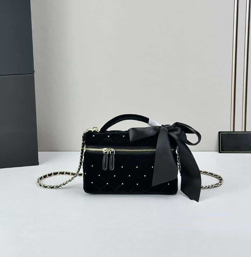 New 25k premium diamond-encrusted velvet cosmetic bag diamond lunch box bag chain portable women s bag 20*13*5cm чёрный