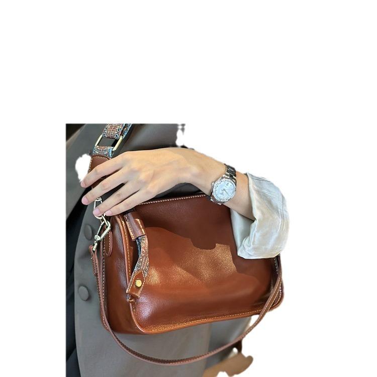 New High-end Baguette Underarm Bag Shoulder Bag Large Capacity Genuine Leather Women's Crossbody Bag Retro