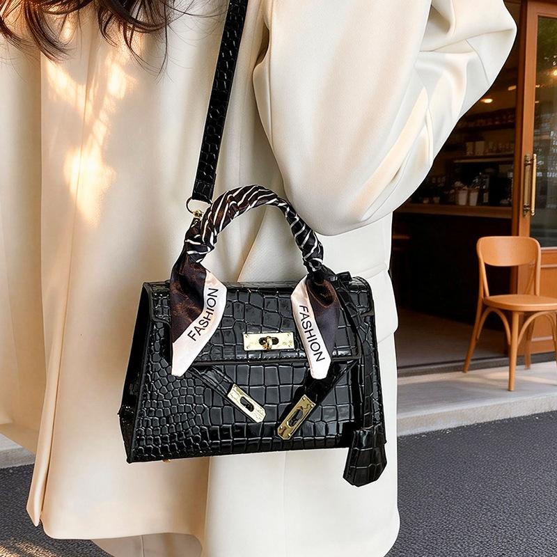 Small-scale Handbag - Elegant Women's Shoulder Bag for Commuting and Cross-body Use