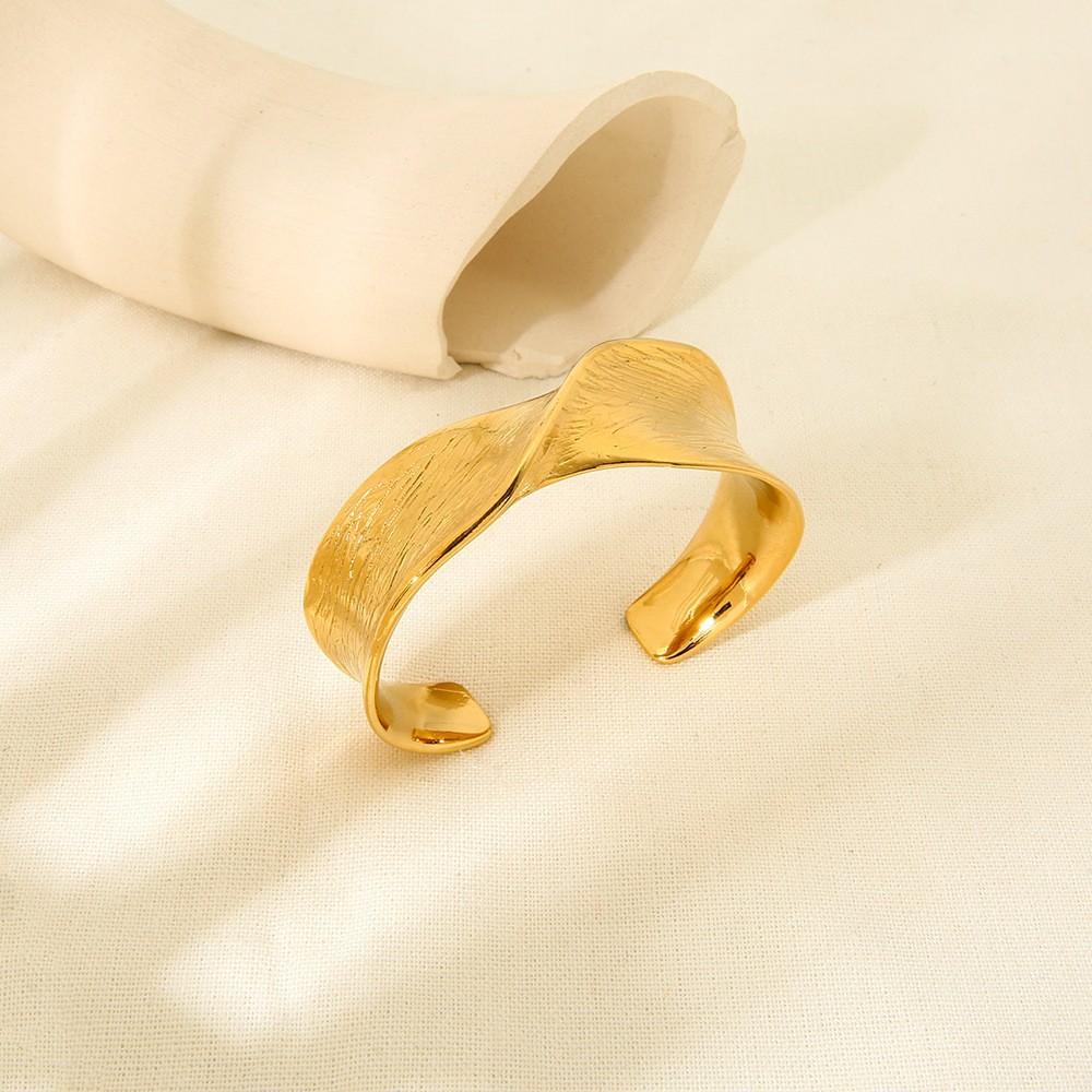 ins stainless steel plated 18k gold geometric texture twisted wave opening bracelet light luxury zircon buckle bracelet