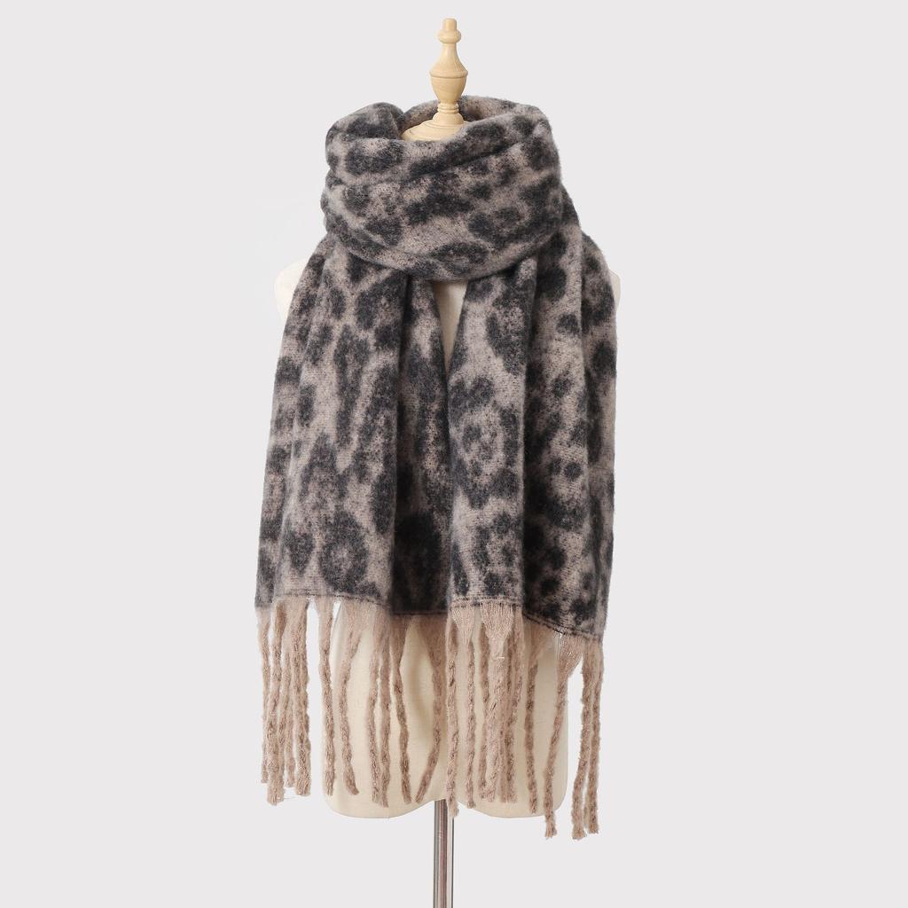 Autumn and Winter New Retro Leopard Print Fringed Scarf Women's Warm Versatile Shawl High-end Fashion Fringed Scarf