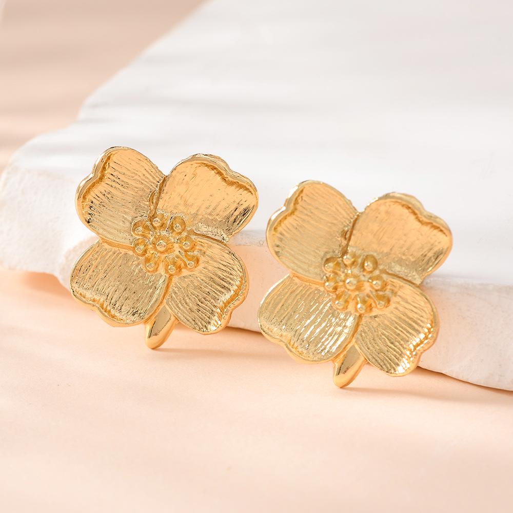 Exquisite Retro Hong Kong Style Geometric Flower Stud Earrings for Women